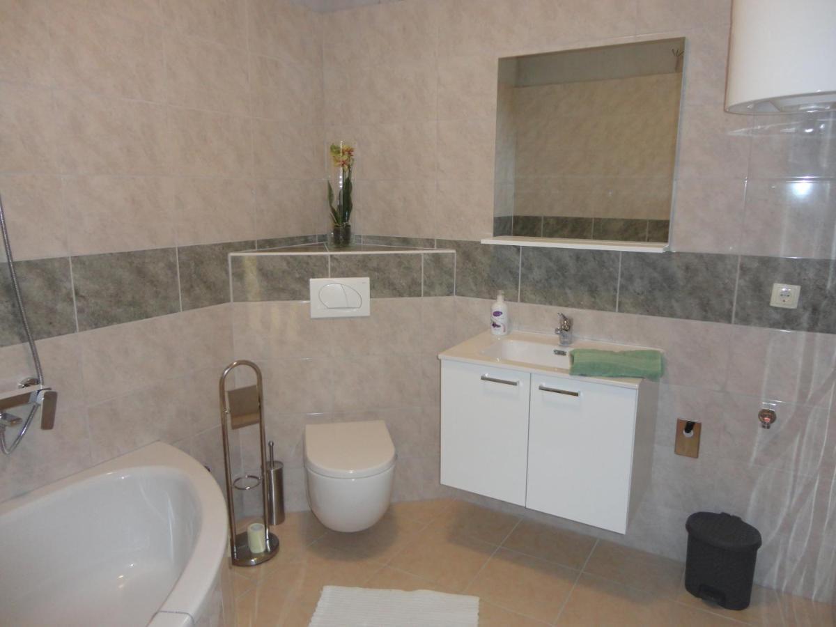 Apartman Bozic Appartement Kaštel Štafilić Buitenkant foto